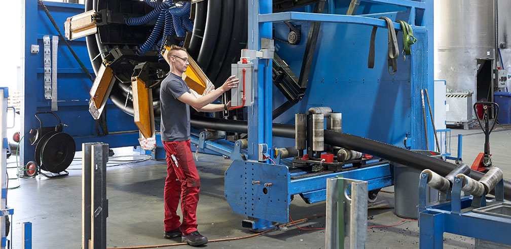 Foto eines Gerodur Azubis zum Kunststoff und Kautschuktechnologen